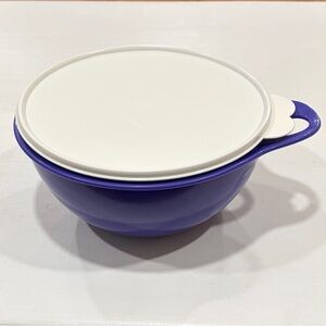 Tupperware 2677-B-2 12 Cup Bowl with Lid Purple with White Lid
